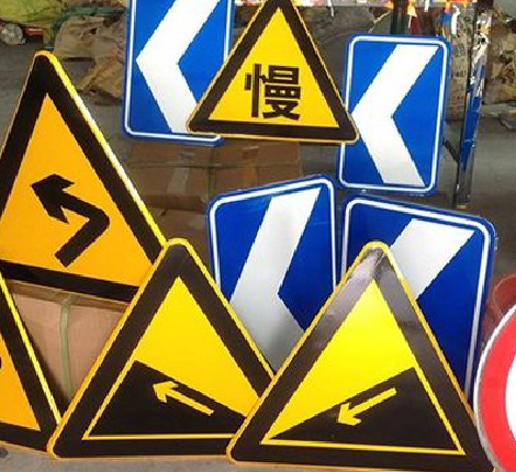 青神标识标牌中颜色的确定是很重要的。